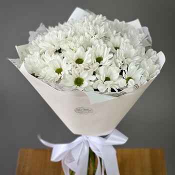 Букет из 9 белых кустовых ромашковых хризантем 