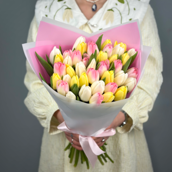 Букет из 41 тюльпанов нежный микс